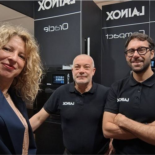 Giorgia Maron con clienti